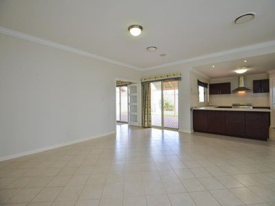 4 Warner Street, Broadwood