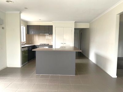 17 Bungalook Street, Manor Lakes