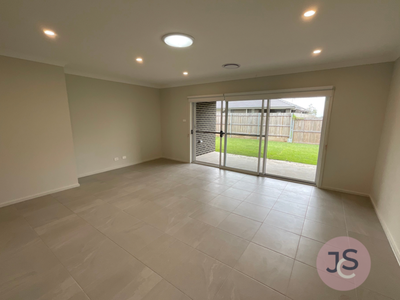 31 Arklow Cresent, Chisholm