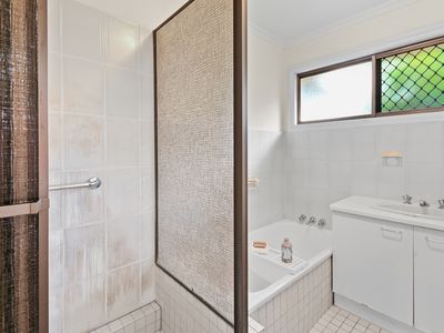 7 LEANNE CLOSE, Woree