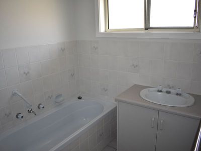 4 / 1 Fifth Street, Millicent