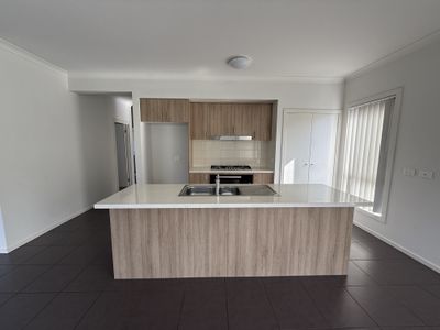 16 Hiddick Road, Point Cook