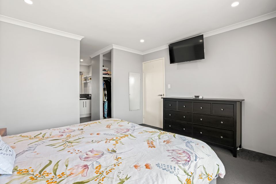 19 Calamocha Way, Piara Waters