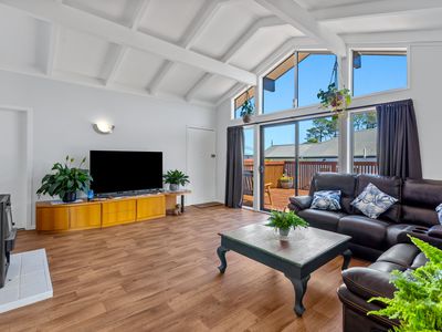 12 Downer Street, Helensville