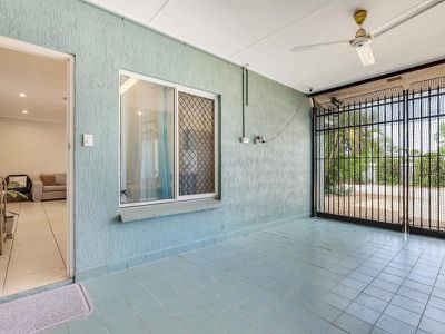 2 / 3 Priore Court, Moulden