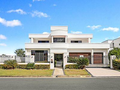 90 Cabana Boulevard, Benowa Waters