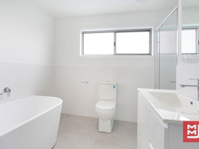 4 / 6 Addison Avenue, Lake Illawarra