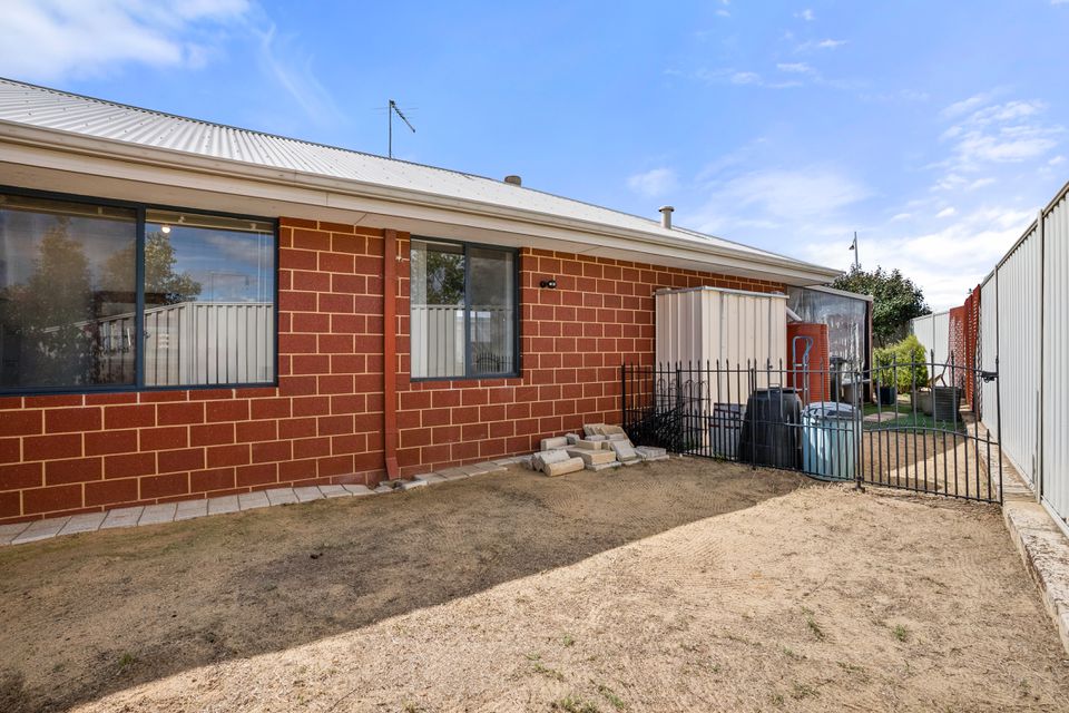 2 PENDRAGON LANE, Baldivis