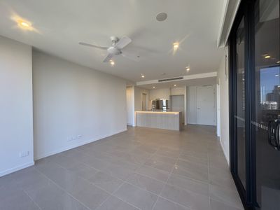 1101 / 15-17 Cannes Ave, Surfers Paradise