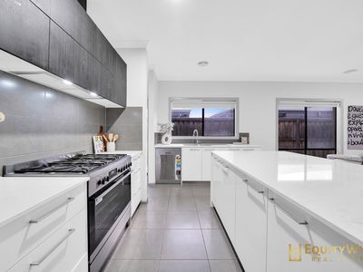 3 Farmingdale Street, Manor Lakes