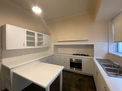 8 / 272 Latrobe Terrace, Newtown