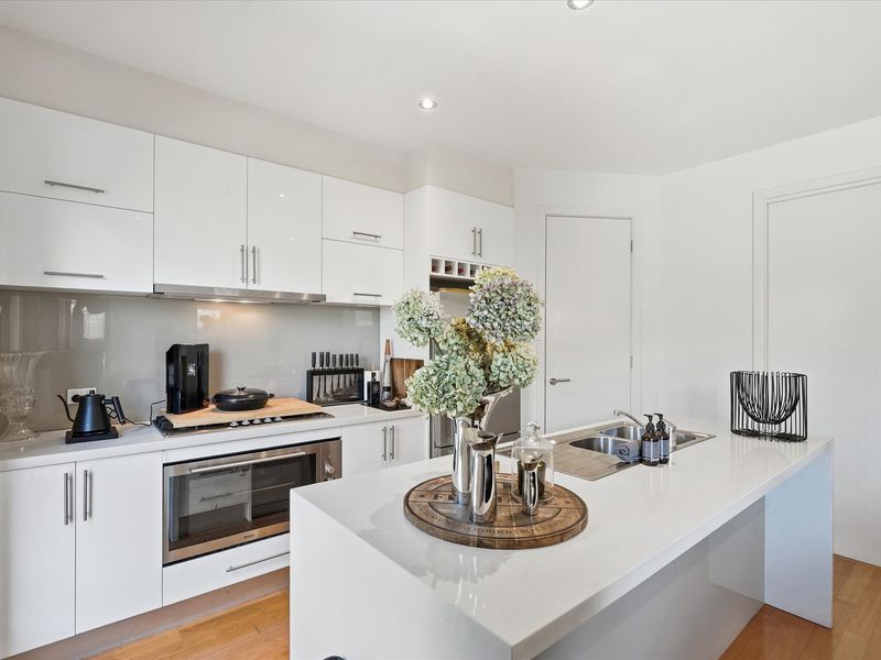 2 / 34 LINNET STREET, Altona