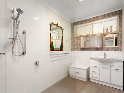 6 Indra Court, Sale