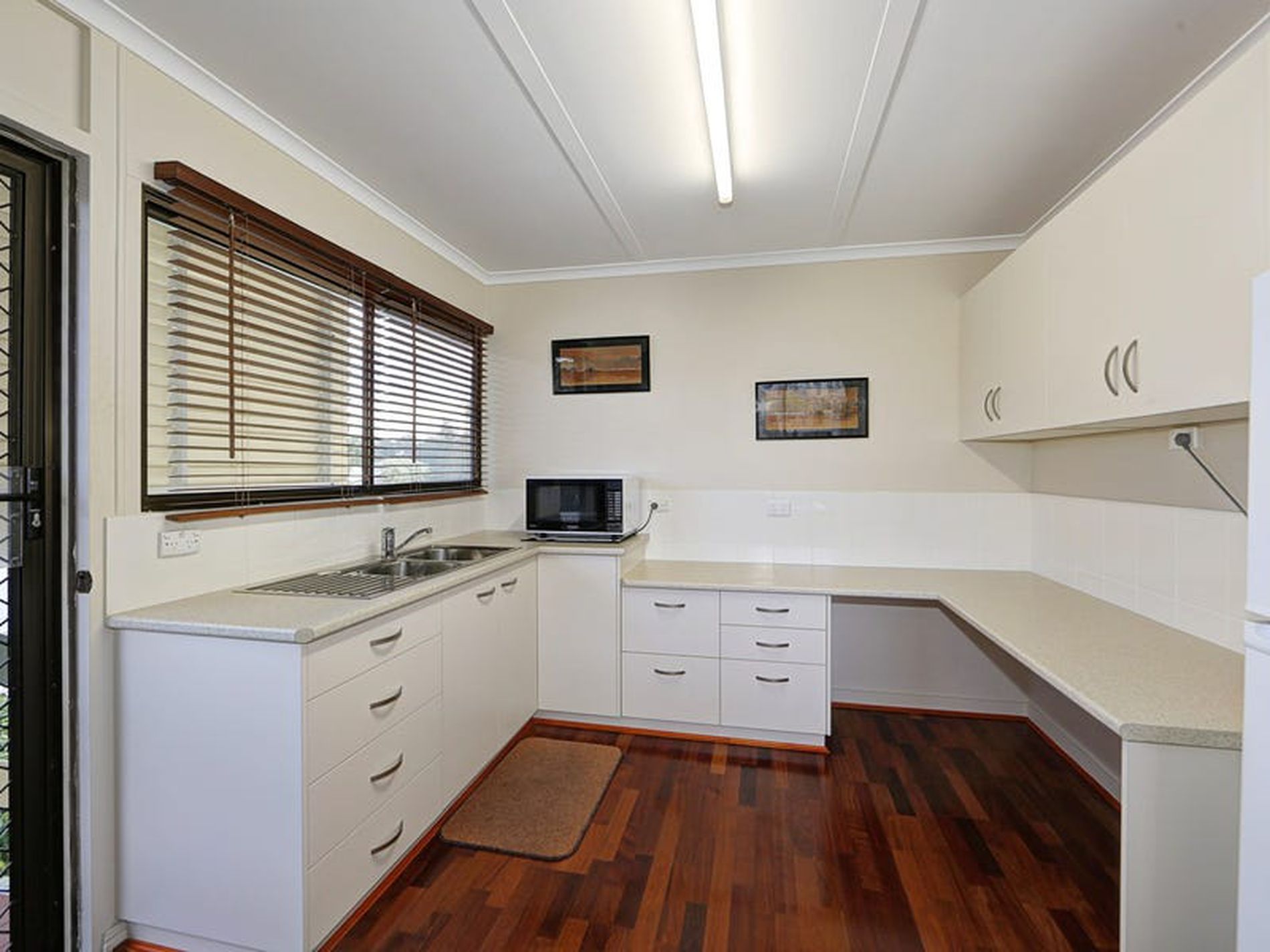 9 Fifth Avenue, Woodgate