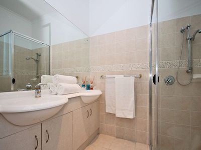 2 / 31 Second Avenue, Broadbeach