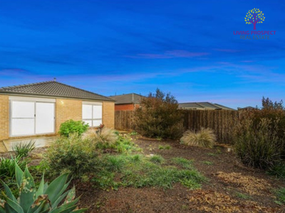 37 Toolern Waters Drive, Weir Views