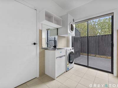 5 / 5-6 Chelsworth Place, Caroline Springs