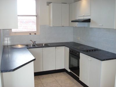 12 / 10 Renown AVENUE, Wiley Park