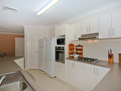 6 Henneker Drive, Kalgoorlie