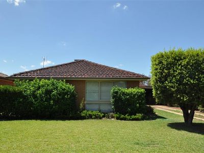 9 Bluegum Street, Forbes