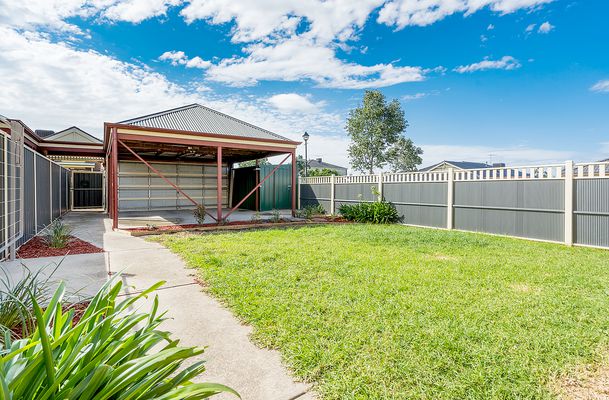 1 Meadowbank Lane, Craigieburn