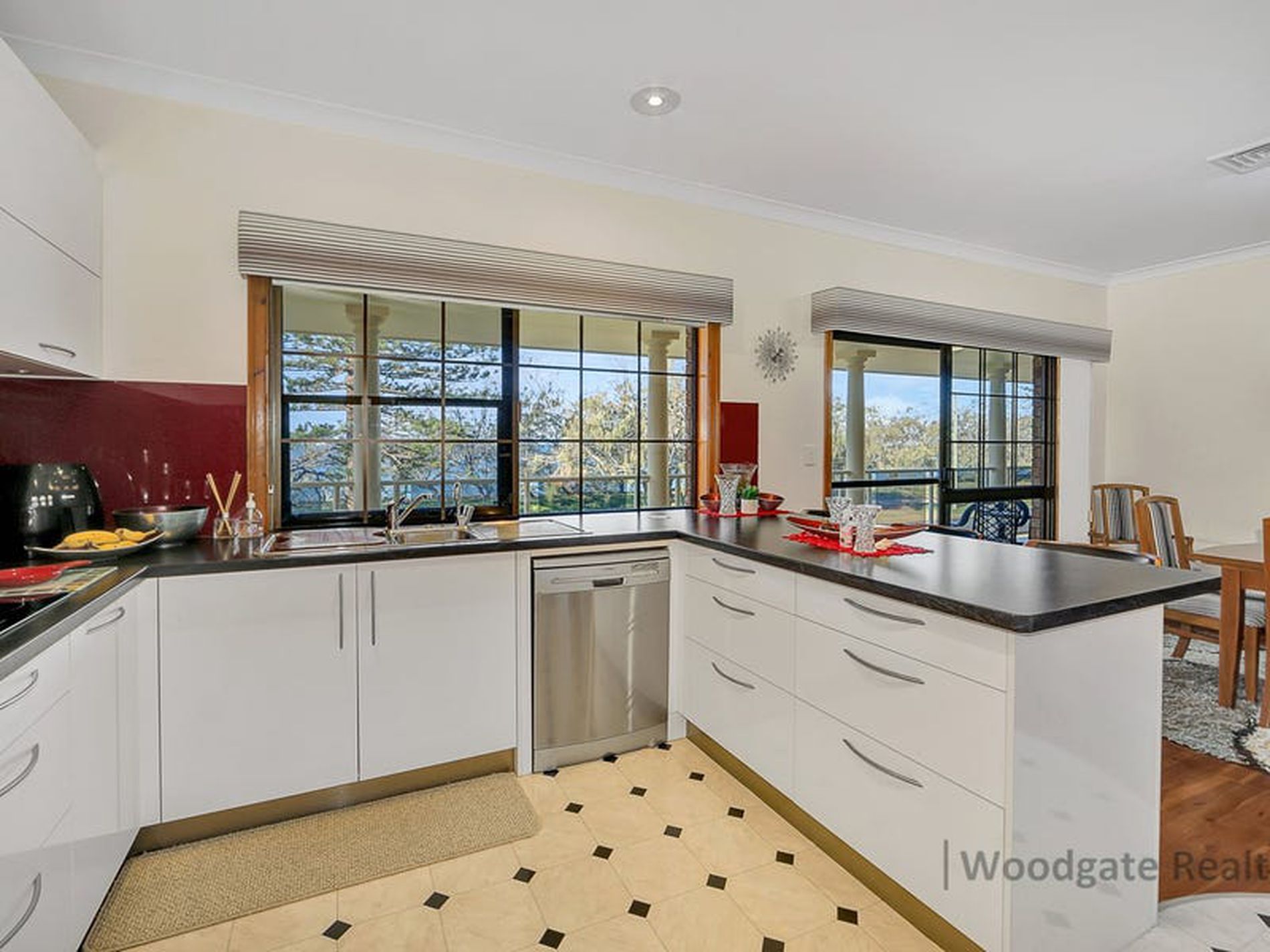 113 Esplanade, Woodgate