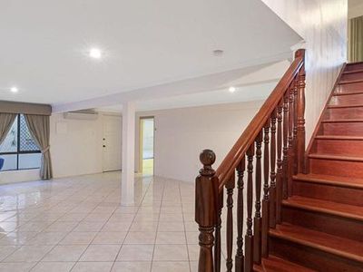 160 Kloske Road, Burbank