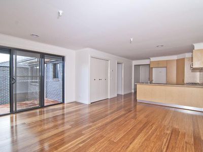 2 / 227 Outlook Drive, Dandenong North