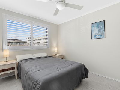 4 / 18 Back Street, Biggera Waters