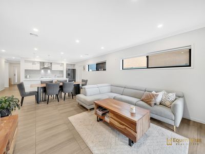 51 Surround Drive, Mambourin
