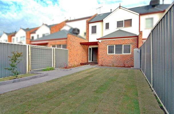 11 Meadowbank Lane, Craigieburn