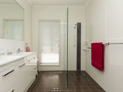 10 Vine Street, Holbrook