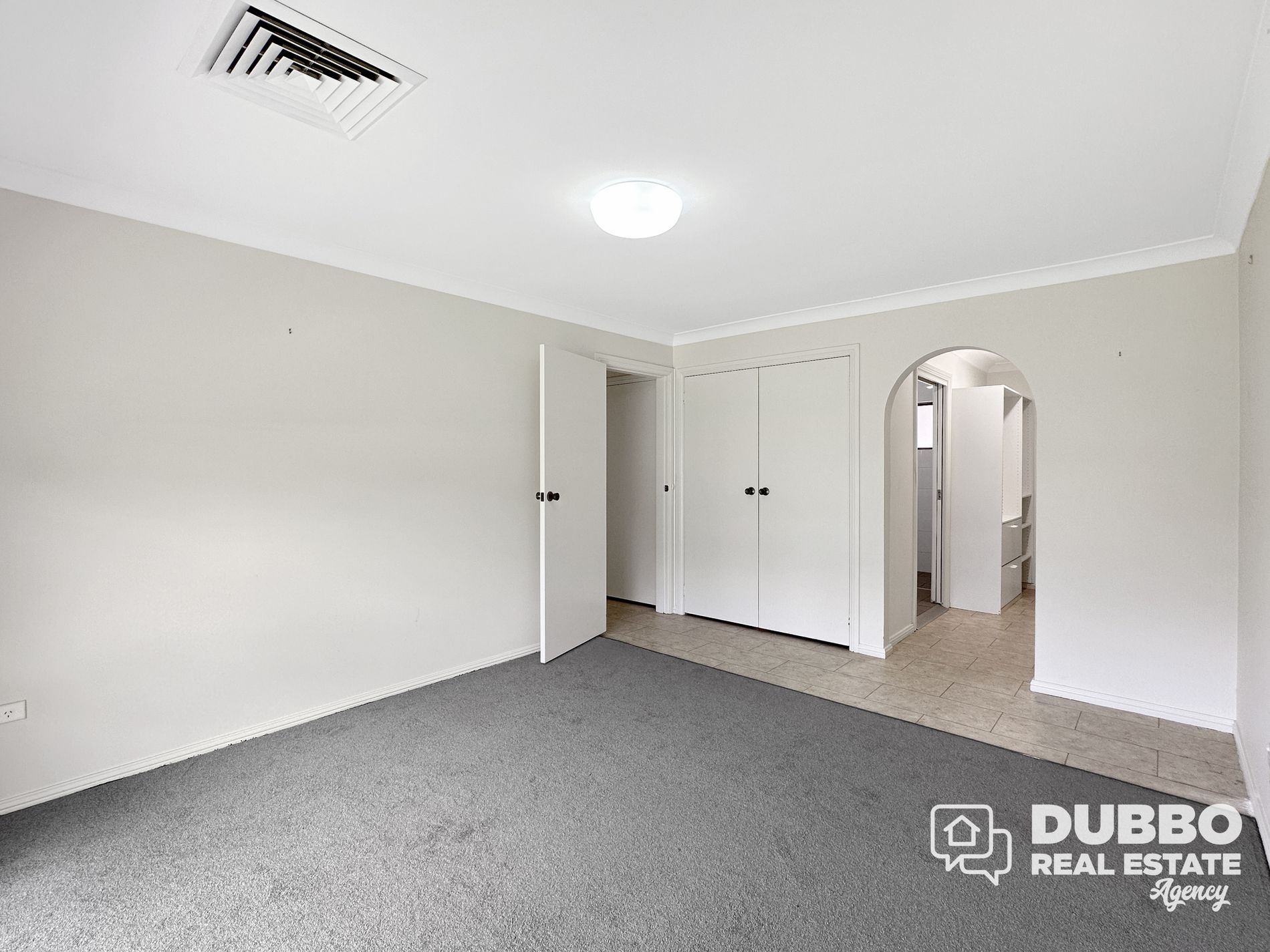 9 Meadowbank Drive, Dubbo
