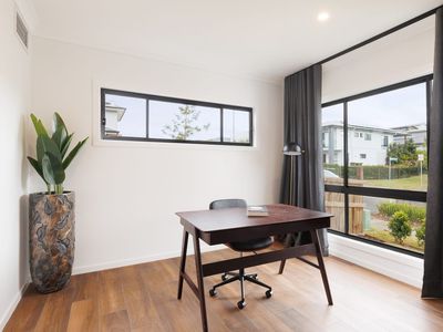 8 New York Way, Spring Mountain