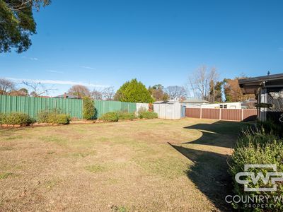 6 Coakes Street, Guyra