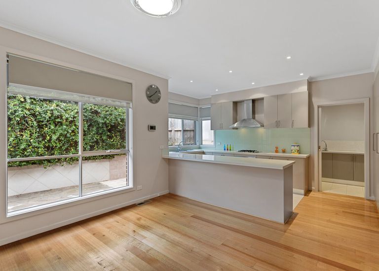 2 / 1 Sylvan Crescent, Ashwood