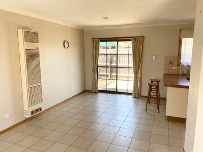 2 / 3 Patterson Avenue, Hoppers Crossing