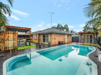 6 Moore Place, Currans Hill