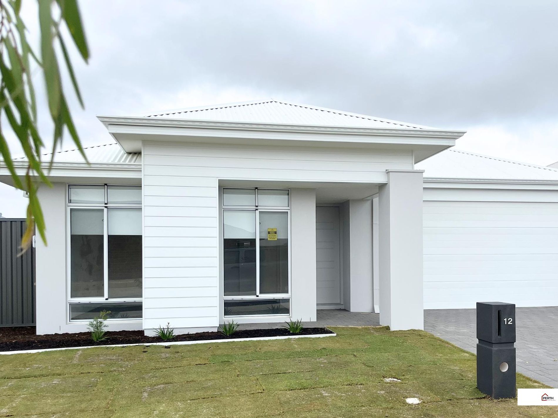 12 Oxley Street, Lakelands