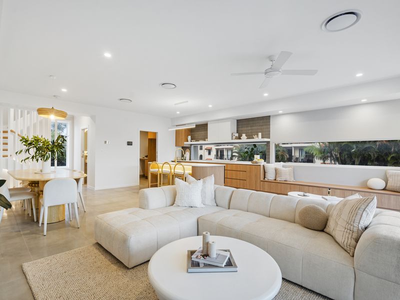 1  / 15  Canal Avenue, Runaway Bay