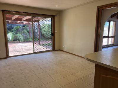 7 Roscrea Court, Werribee