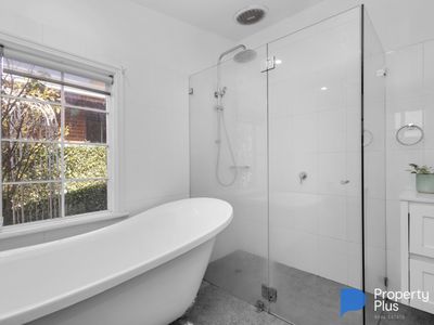 100 Railway Road, Elmore