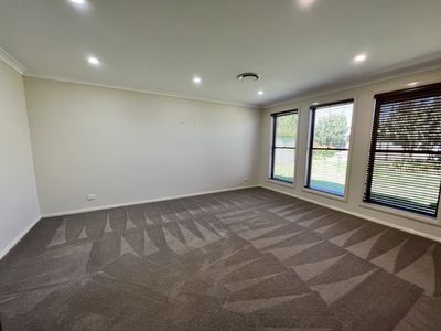18 Peel Place, Dubbo