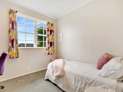 10 Colonial Grove, Tawa