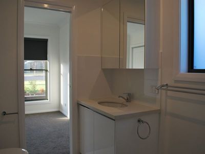42B Keswick Parkway, Dubbo