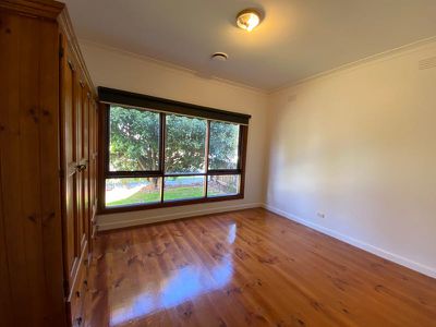 8 Clonard Avenue, Geelong West