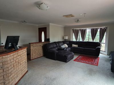 9 Compton Court, Hannans