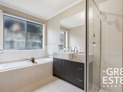16 Avendon Court, Narre Warren South