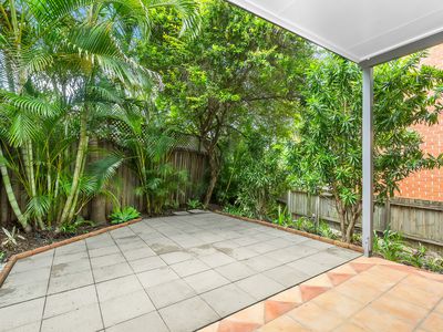 2 / 2 Queens Road, Taringa