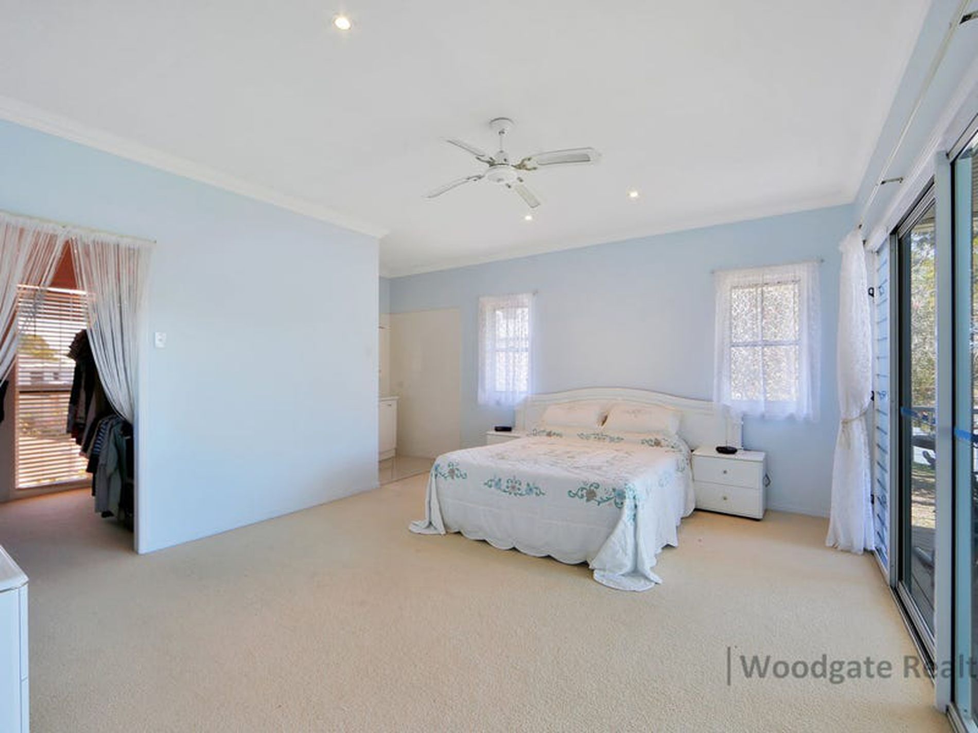 4 Dolphin Ct, Woodgate